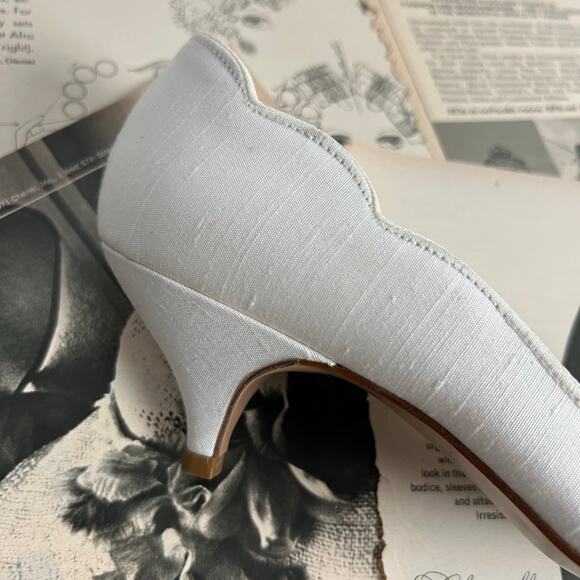 Vintage 80s Coloriffics White Satin Kitten Heels – Lace Bridal Wedding Shoes 7.5 - Picture 9 of 13